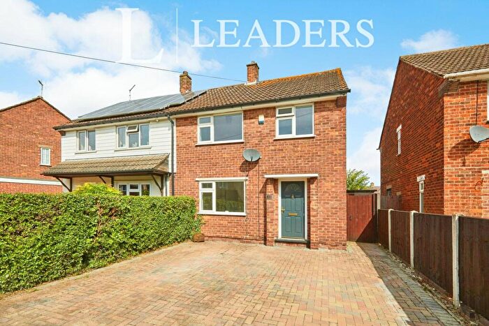 3 Bedroom Semi-Detached House To Rent In Coniston Road, NG10