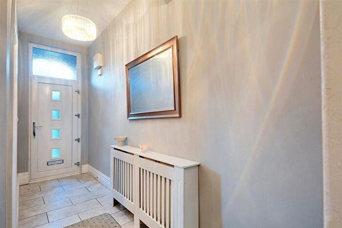 5 Bedroom Semi-Detached House For Sale In Premier Road, Nottingham, NG7