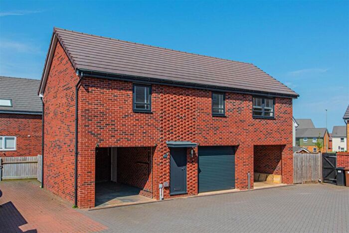 2 Bedroom Coach House For Sale In Bunnet Road, Wellingborough, NN8