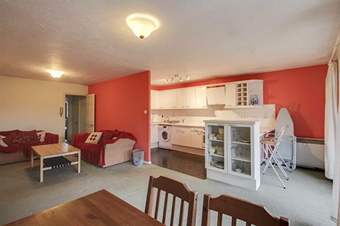 2 Bedroom Flat To Rent In Boycott, Oldbrook, MK6