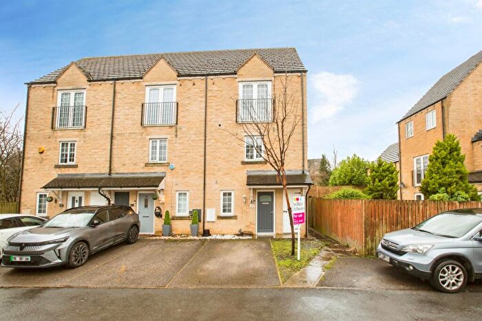 3 Bedroom End Of Terrace House For Sale In Pippin Court, Halifax, HX2