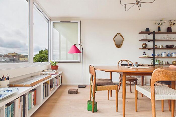 2 Bedroom Flat For Sale In High Kingsdown, Kingsdown, BS2