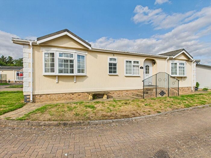 2 Bedroom Mobile/park Home For Sale In Peterstow, Ross-On-Wye, HR9