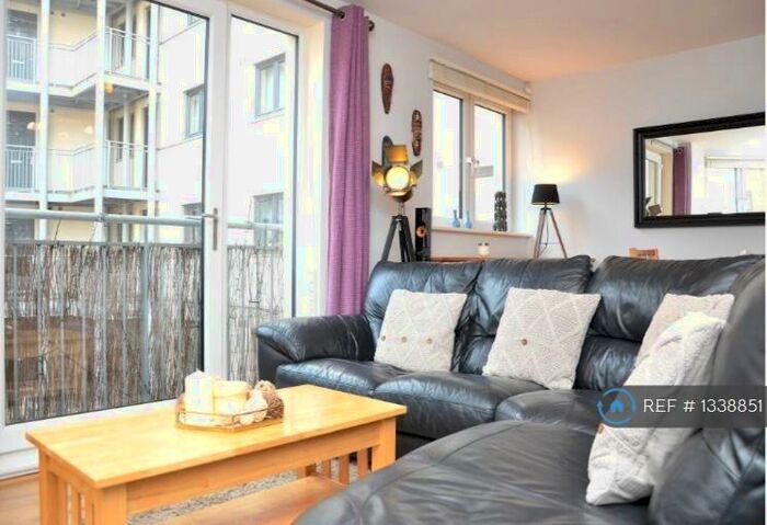 2 Bedroom Flat To Rent In Lochend Parkview, Edinburgh, EH7