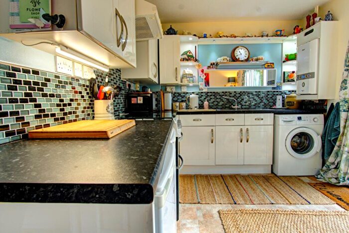 2 Bedroom Semi-Detached House For Sale In Waun Gron, Swansea, SA8