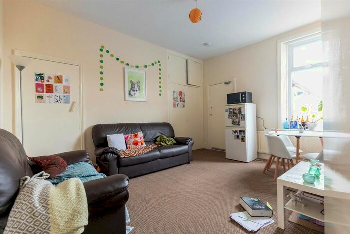 3 Bedroom Flat To Rent In Hazelwood Avenue, Jesmond, Newcastle Upon Tyne NE2