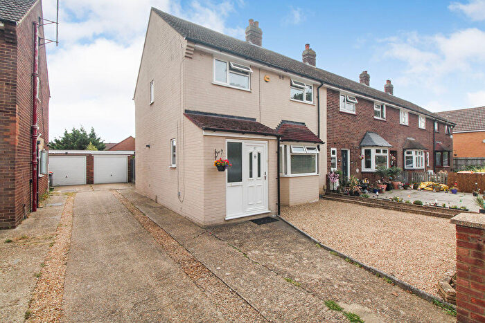 3 Bedroom End Of Terrace House For Sale In Mile Road, Bedford, MK42