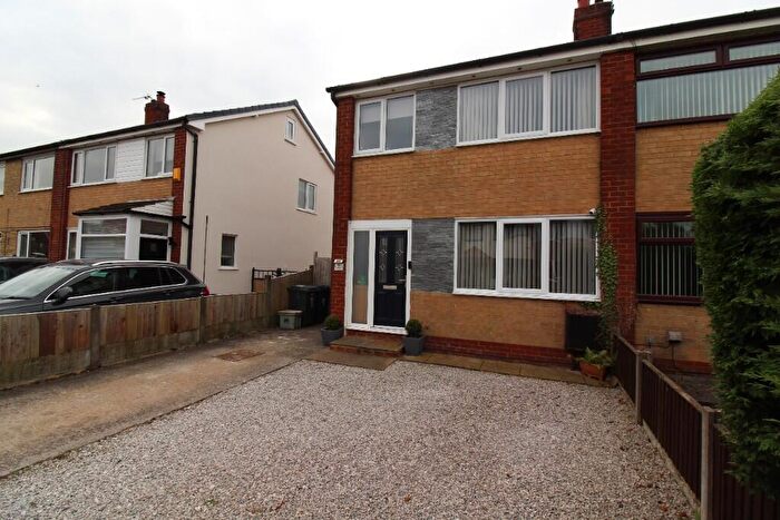 3 Bedroom Semi-Detached House For Sale In Inskip Road, Leyland, Lancashire, PR25
