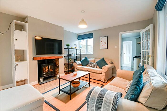 2 Bedroom End Of Terrace House For Sale In York Road, Newbury, Berkshire, RG14