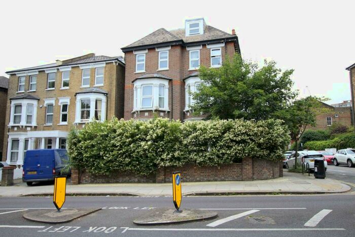 2 Bedroom Bungalow To Rent In Fordwych Road, Kilburn, NW2