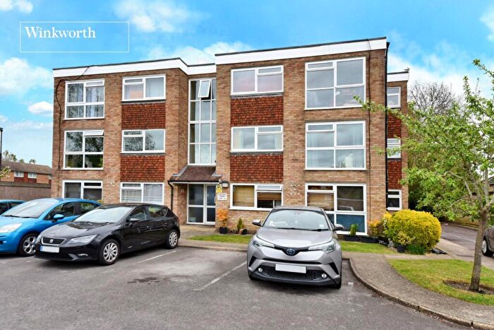 1 Bedroom Apartment For Sale In Chanctonbury Gardens, Sutton, SM2