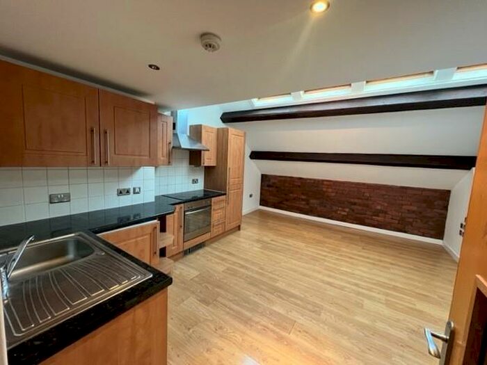 2 Bedroom Flat To Rent In Colonial Buildings, Bradford, BD1
