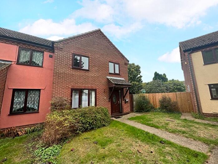 4 Bedroom Semi-Detached House To Rent In Oak Drive, Beck Row, Bury St. Edmunds, IP28