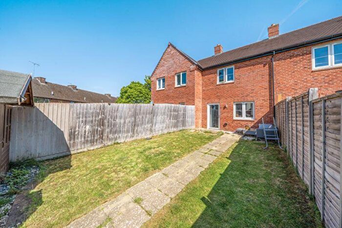 2 Bedroom Terraced House For Sale In James Close, Bicester, OX25