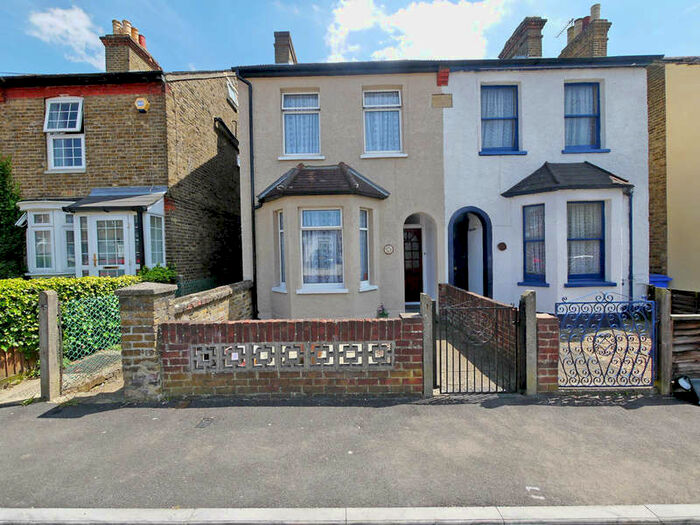 2 Bedroom Semi-Detached House To Rent In Heath Road, Hillingdon, UB10