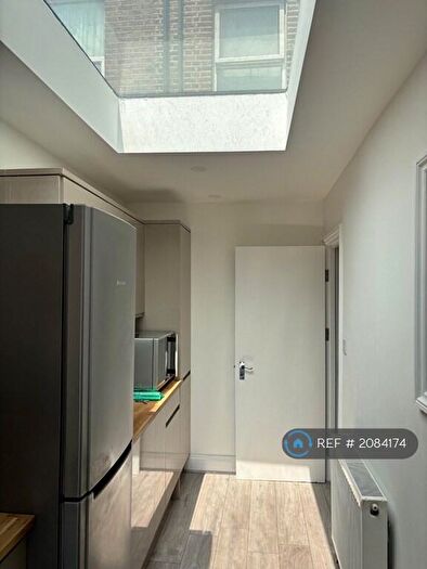 1 Bedroom Flat To Rent In Lea Bridge Road, London, E5