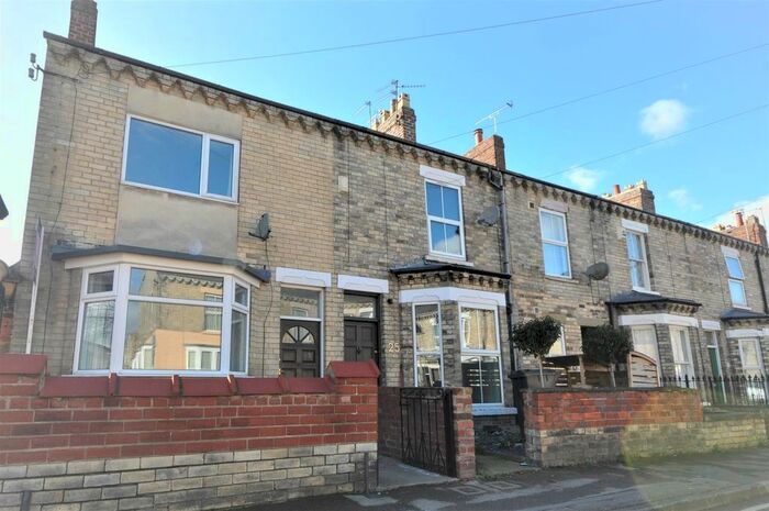 2 Bedroom End Of Terrace House To Rent In Park Grove, York, YO31
