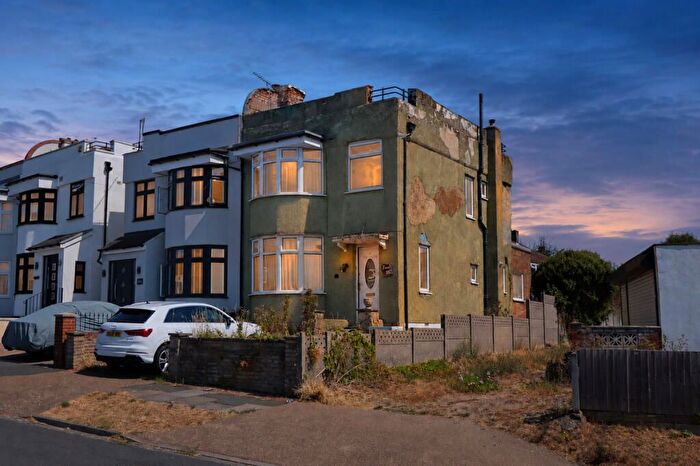3 Bedroom Semi-Detached House For Sale In Horndon Road, Romford, RM5