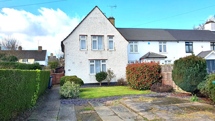 4 Bedroom End Of Terrace House For Sale In East Barnet Road, EN4