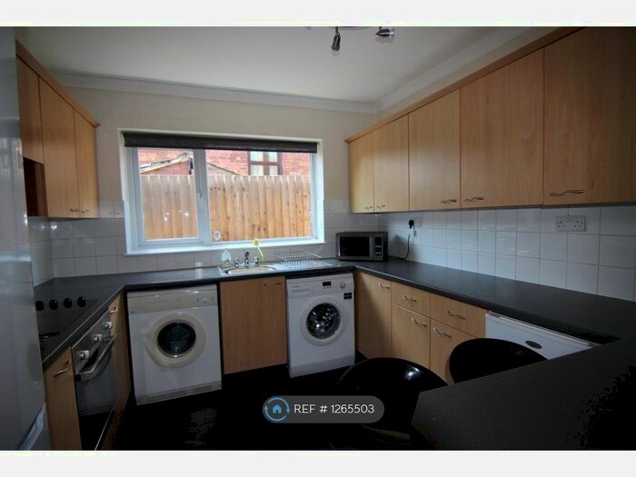 5 Bedroom Semi-Detached House To Rent In Teversal Avenue, Nottingham NG7