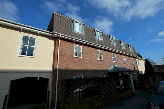 1 Bedroom Flat To Rent In Alton, GU34
