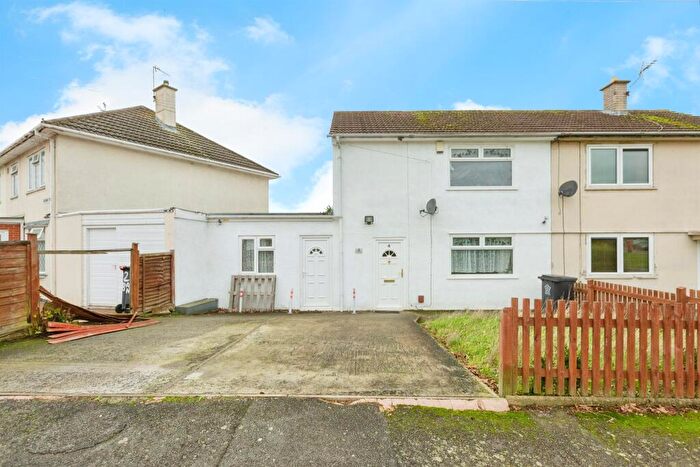 3 Bedroom Semi Detached House For Sale In Baronet Way, Leicester, LE5