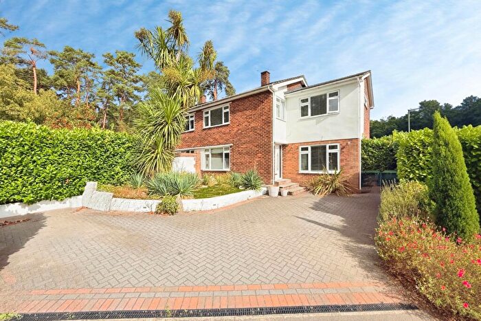 4 Bedroom Semi Detached House For Sale In Linstead Road, Farnborough, Hampshire, GU14