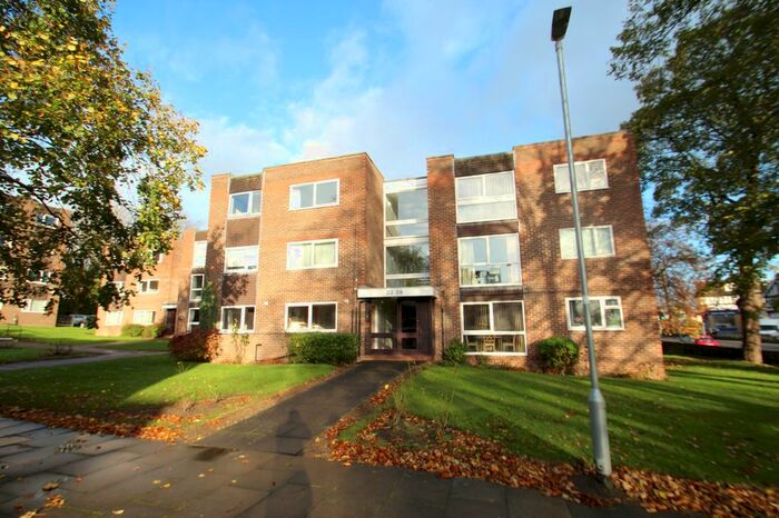 1 Bedroom Flat To Rent In Kingsway Court, Leeds, West Yorkshire, Uk, LS17