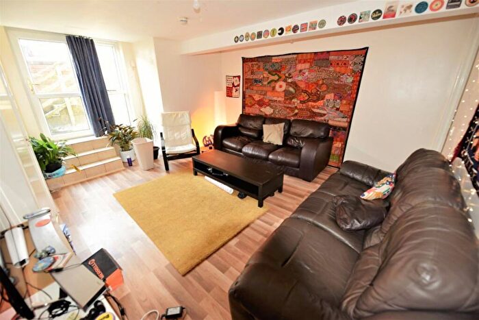 7 Bedroom House To Rent In Richmond Mount, LS6