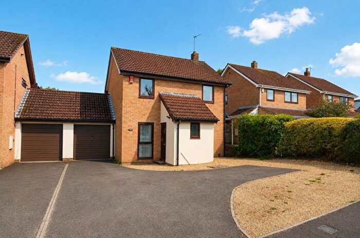 3 Bedroom Detached House For Sale In White Oak Way, Nailsea, BS48