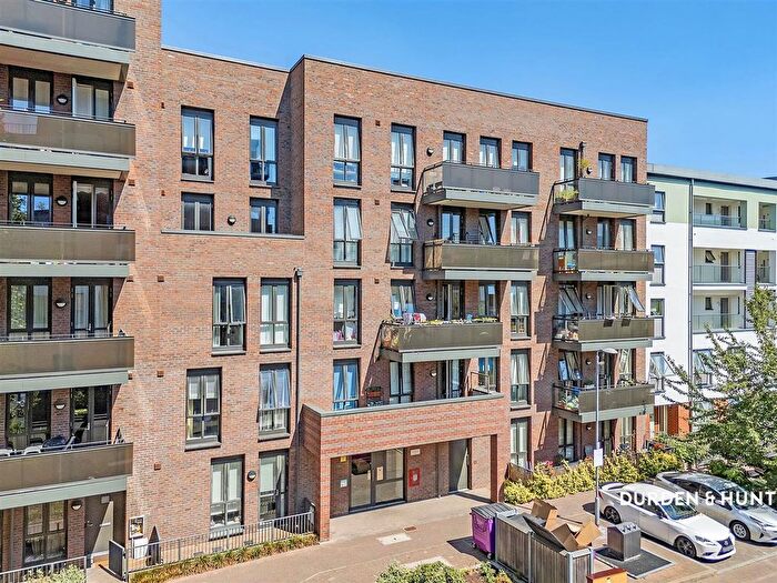 2 Bedroom Flat For Sale In Geoff Cade Way, Luff Court, E3