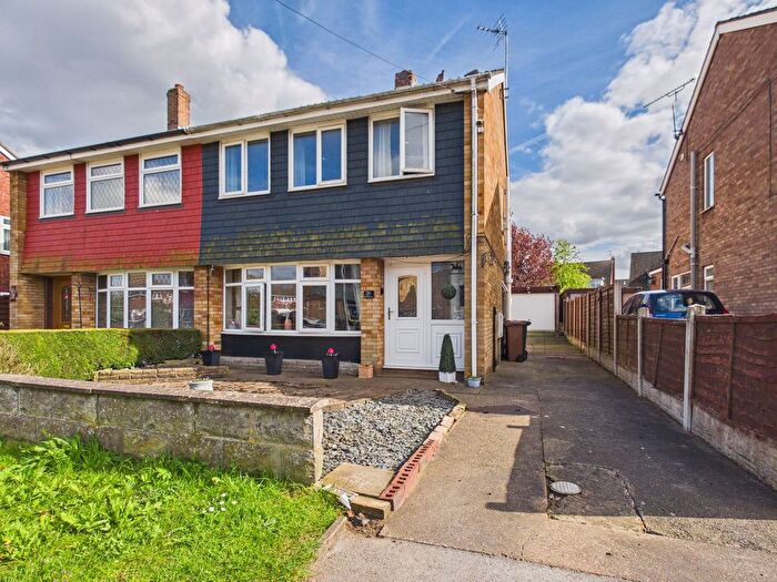 3 Bedroom Semi Detached House For Sale In Birchwood Road, Scunthorpe, DN16