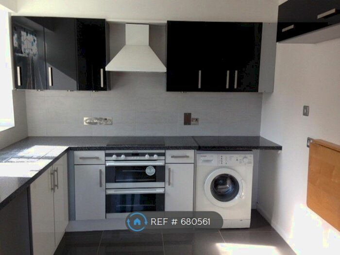 2 Bedroom Flat To Rent In Stratford Road, Watford, WD17