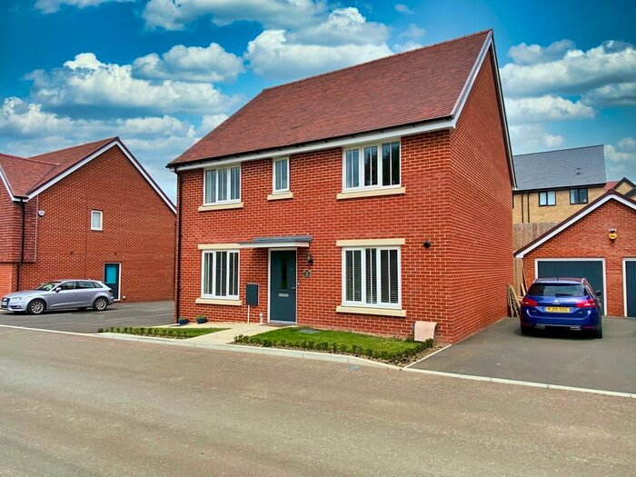 4 Bedroom Detached House To Rent In Meadow Grass Lane, Ridgewood, Uckfield, TN22