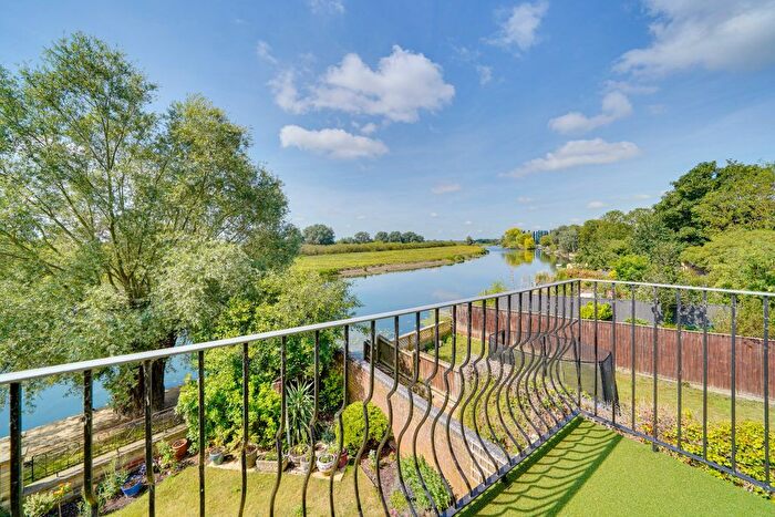 2 Bedroom Flat For Sale In High Street, Earith, Huntingdon, Cambridgeshire, PE28