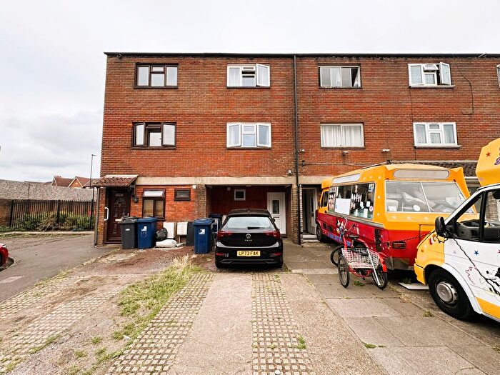 3 Bedroom Town House For Sale In Western Road, Southall, UB2
