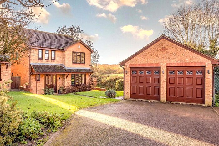 4 Bedroom Detached House For Sale In Kenmore Drive, Desborough, Kettering, NN14