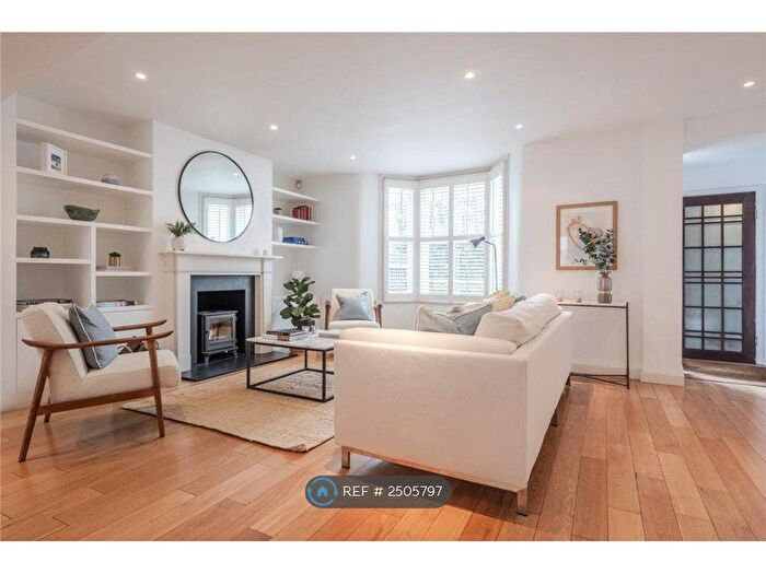 3 Bedroom Flat To Rent In Errington Road, London, W9