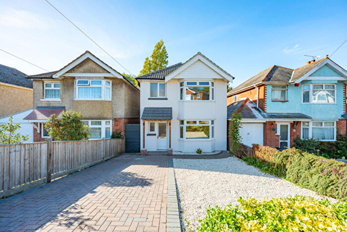 3 Bedroom Detached House For Sale In Cross Road, Southampton, SO19