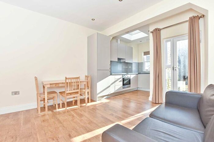 1 Bedroom Flat To Rent In Caledonian Road, Kings Cross, N1