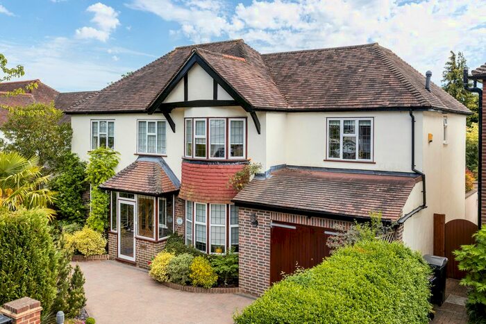 5 Bedroom Detached House To Rent In Warwick Road, Coulsdon, CR5