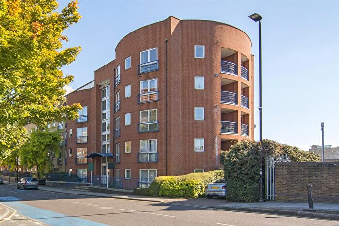 2 Bedroom Flat To Rent In Caraway Heights, Poplar High Street, London, E14