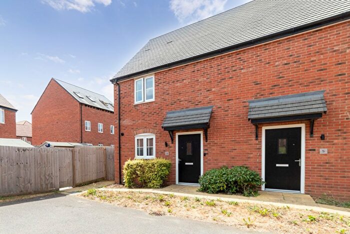 2 Bedroom Semi-Detached House For Sale In Dace Bank, Biddenham, Bedford, MK40
