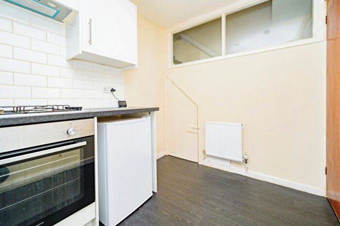 3 Bedroom End Of Terrace House For Sale In Chantry Lane, London Colney, St. Albans, AL2