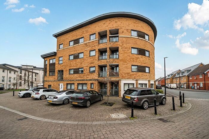 3 Bedroom Flat For Sale In Pasteur Drive, Old Town, Swindon, SN1