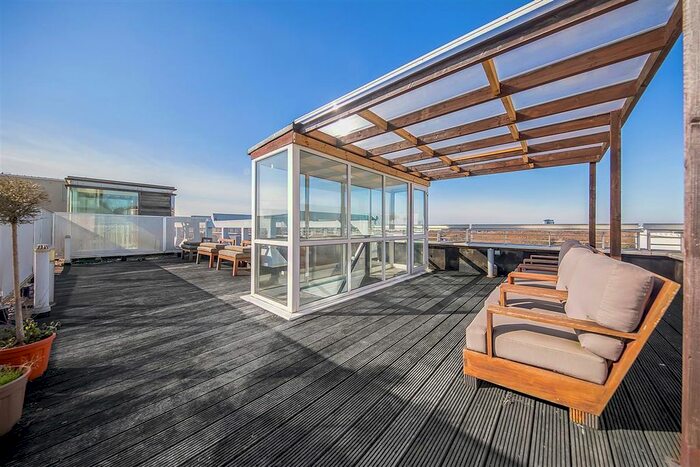 3 Bedroom Flat To Rent In Peterborough Road, London, SW6