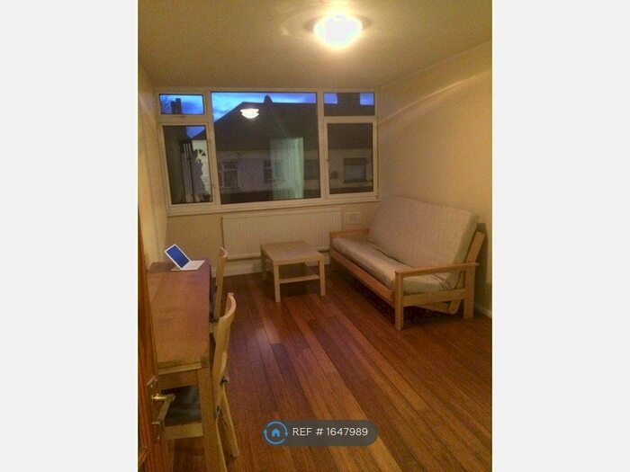 1 Bedroom Flat To Rent In Wall End Court, London, E6