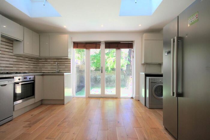 4 Bedroom House To Rent In Carol Street, Camden, NW1