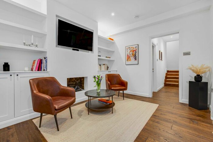 2 Bedroom Flat To Rent In Stephendale Road, Fulham, London, SW6