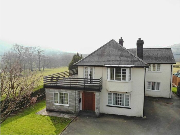 5 Bedroom Detached House For Sale In Llanbrynmair, SY19